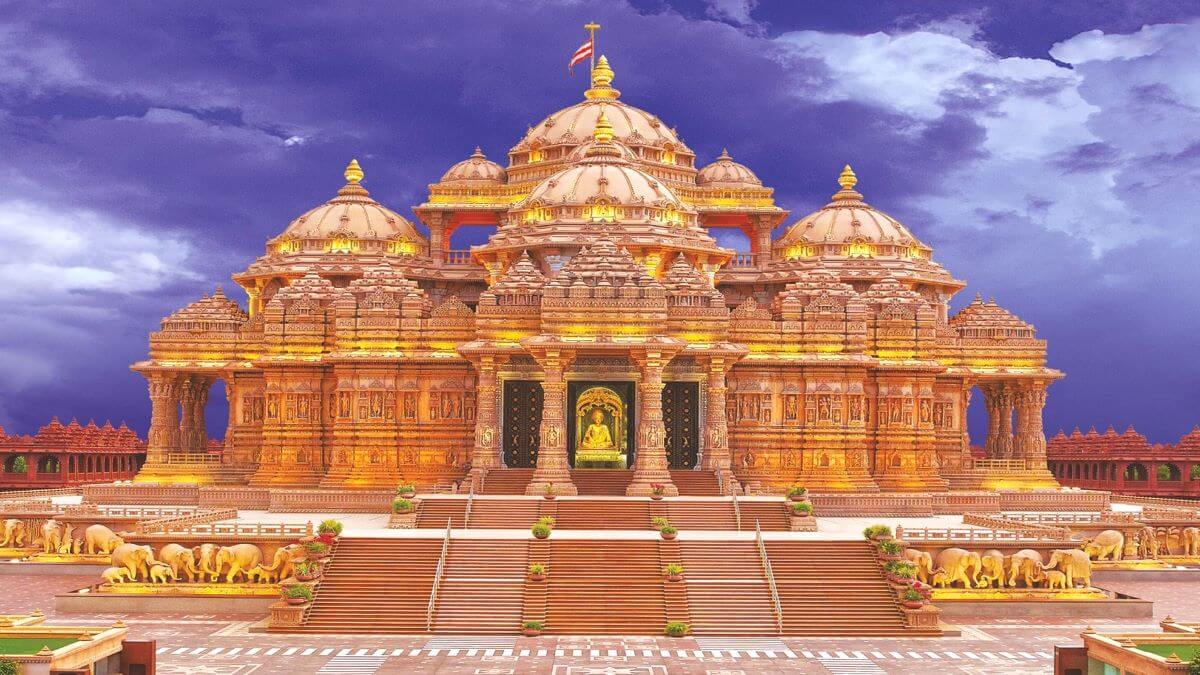 The Famous Swaminarayan Akshardham Temple - Vardhman Vacations