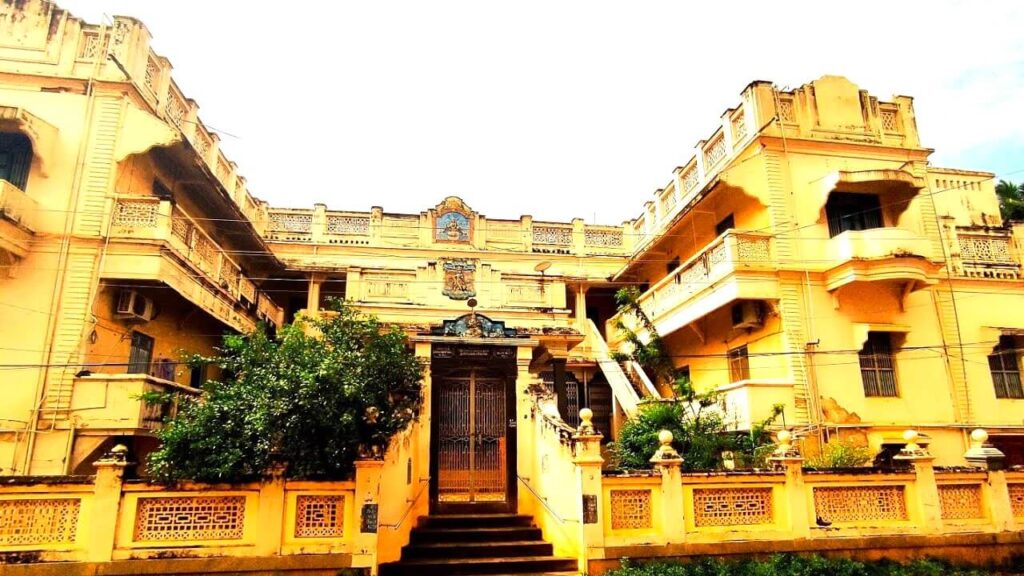 aayiram jannal veedu 1000 window house in karaikudi