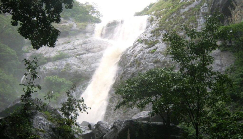 palaruvi water falls kollam