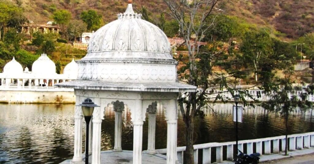 dudh talai musical garden udaipur