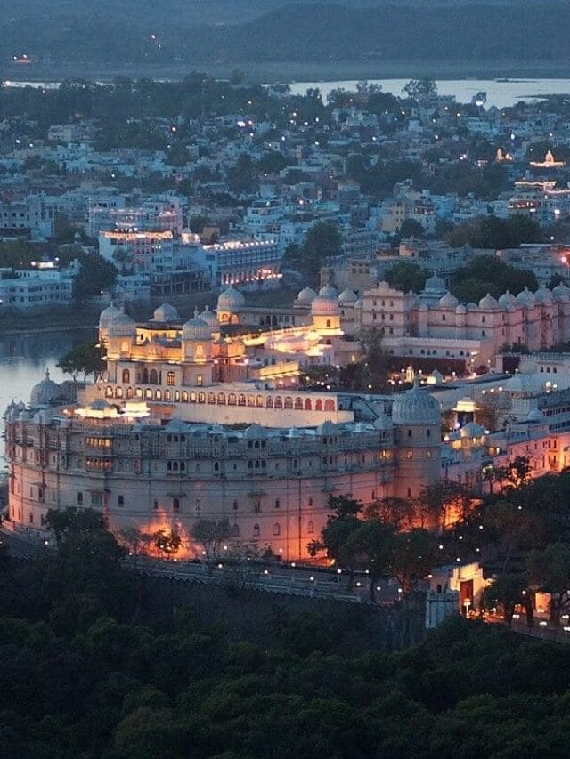 Top Tourist Places to Visit in Udaipur: Explore the City of Lakes