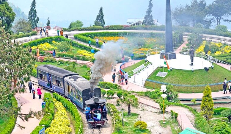 batasia loop toy train darjeeling