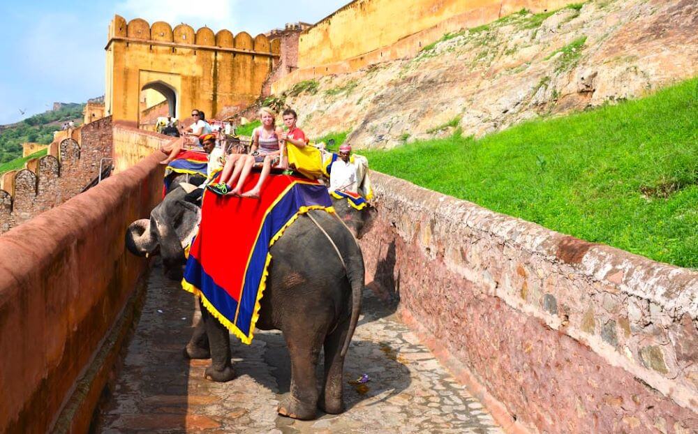 Jaipur-Amber-Fort-Elephant-Ride-with-Kids