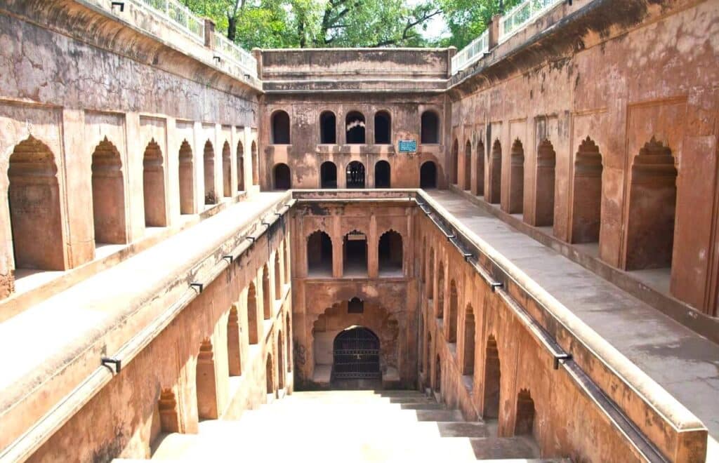 bara imambara shahi baoli Uttar Pradesh