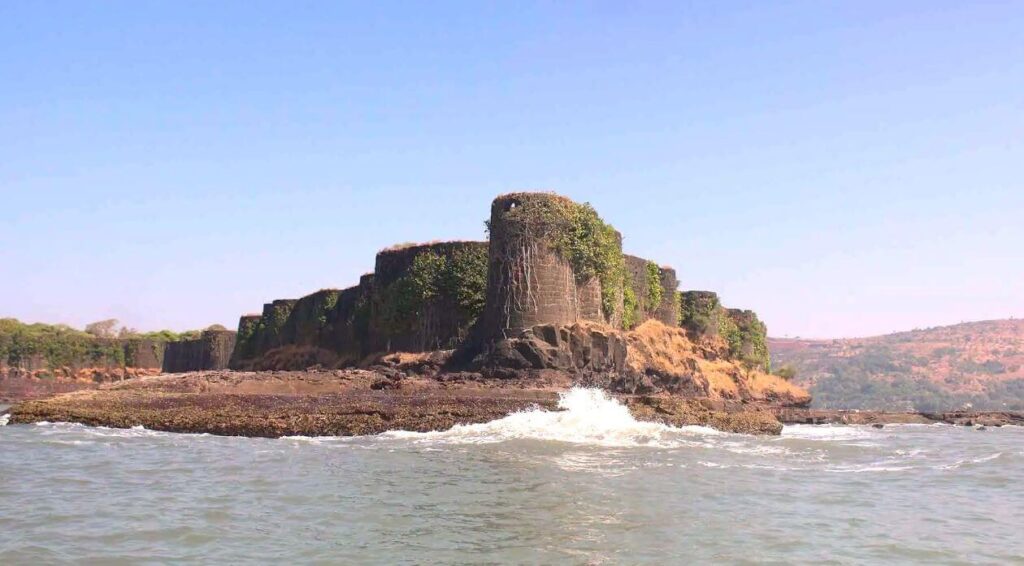 suvarnadurg fort dapoli