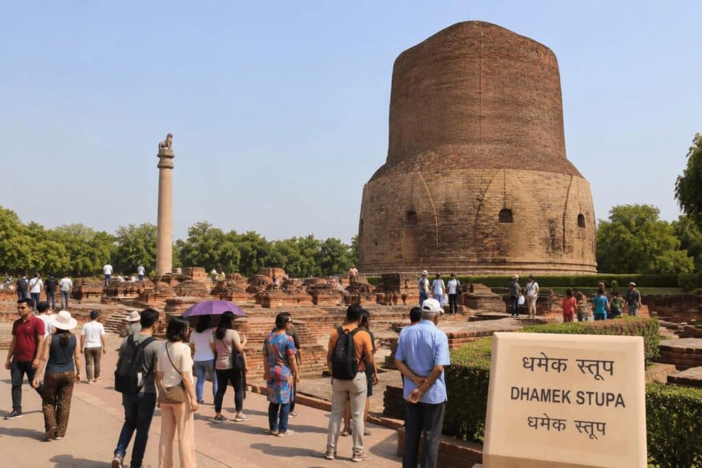 tourists-visiting-sarnath-unesco-site