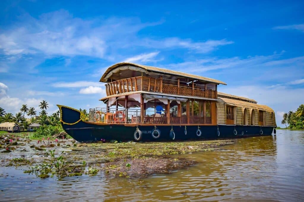 kumarakom-houseboat-backwaters