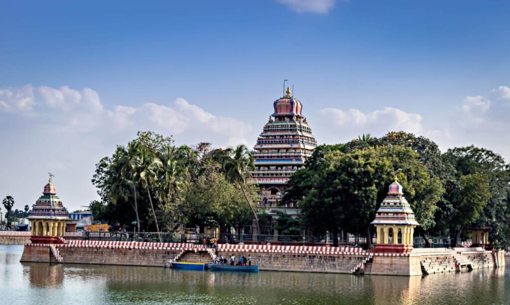 Teppakulam and Vandiyur Mariamman Temple